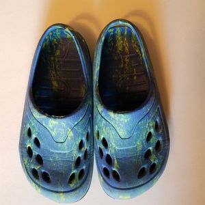 Boys clogs
